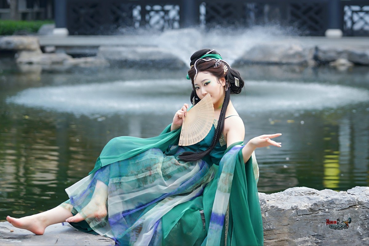 【青蛇少女】---小魚