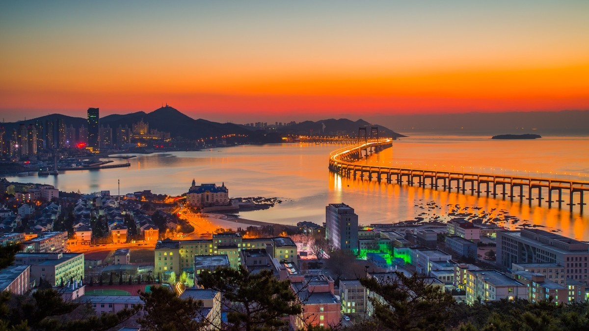 星 海 湾 西 尖 山 晨 曦