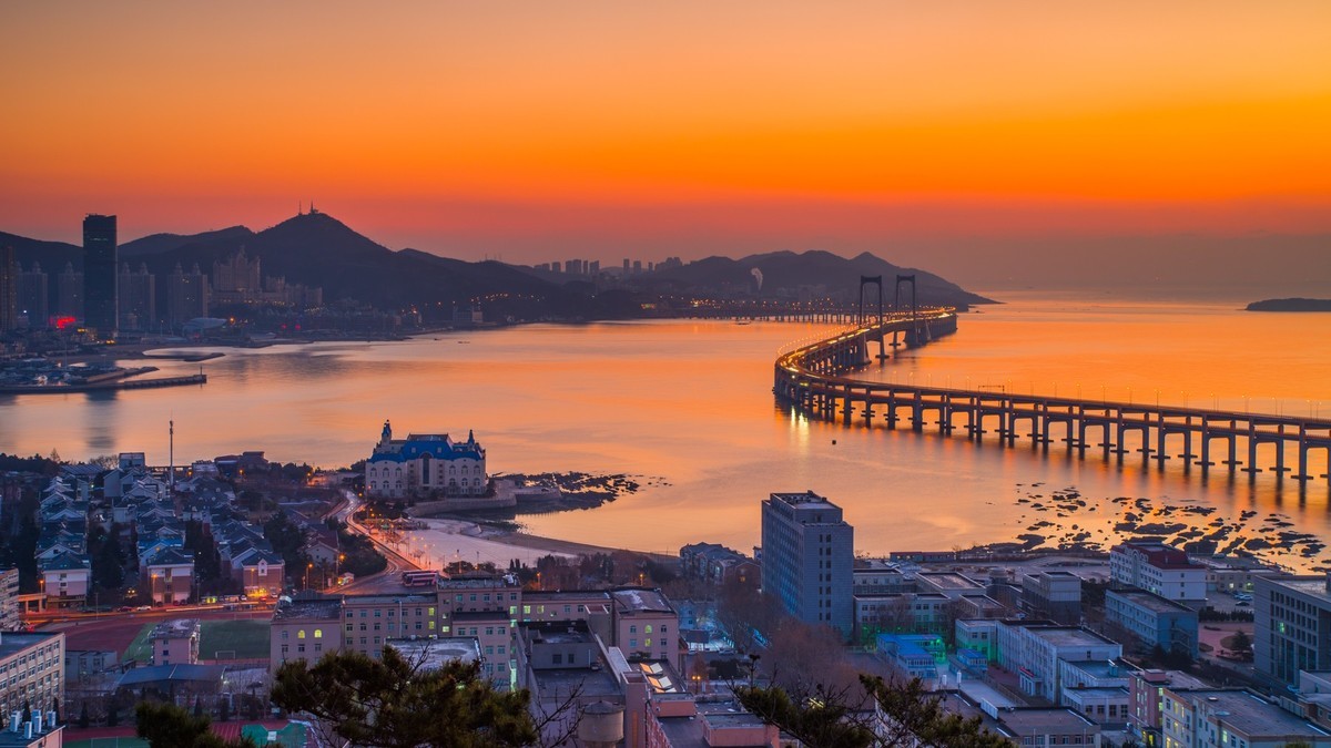 星 海 湾 西 尖 山 晨 曦