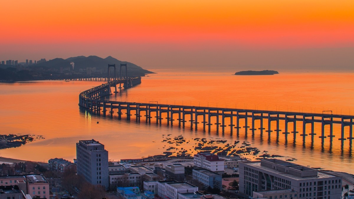 星 海 湾 西 尖 山 晨 曦