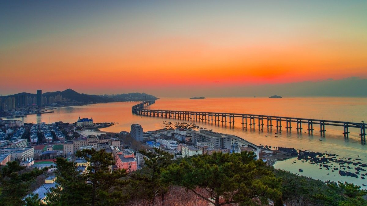 星 海 湾 西 尖 山 晨 曦