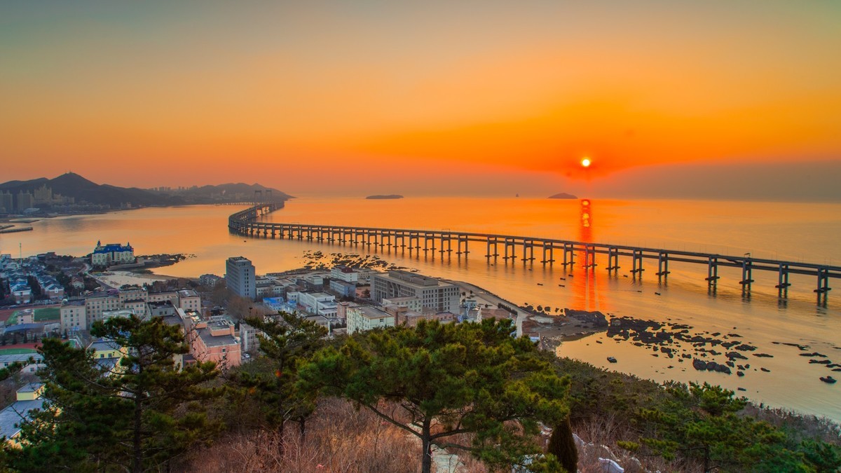 星 海 湾 西 尖 山 晨 曦