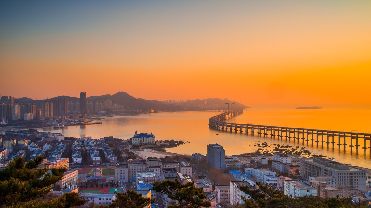 星 海 湾 西 尖 山 晨 曦