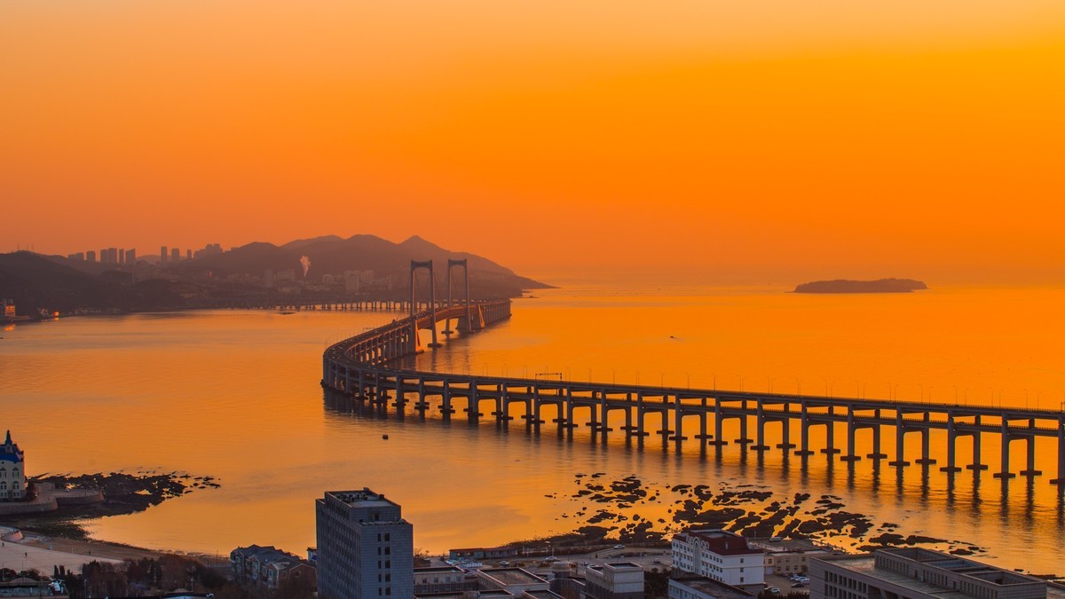 星 海 湾 西 尖 山 晨 曦