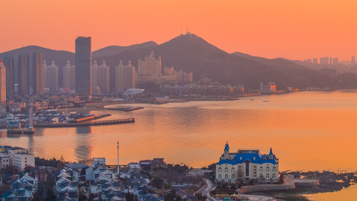 星 海 湾 西 尖 山 晨 曦