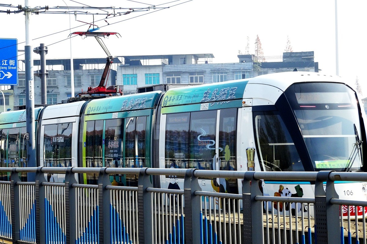 鲤鱼沱桥上的电车