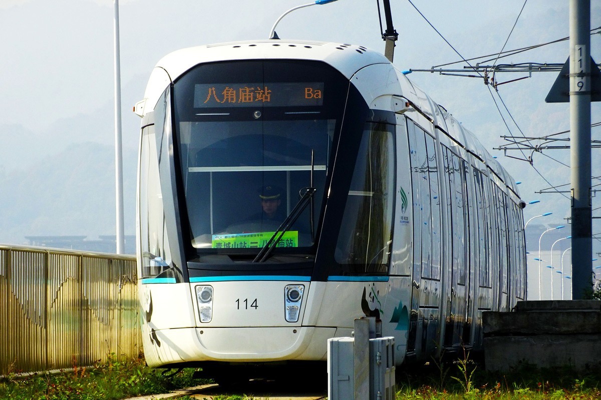 鲤鱼沱桥上的电车