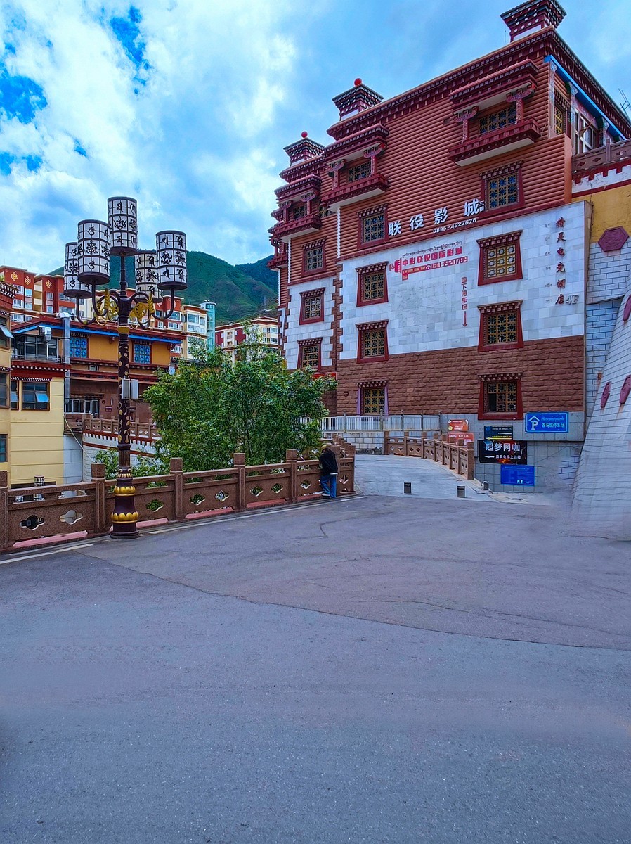 上海～成都～拉萨骑游随拍（82）藏区人文——强巴林寺