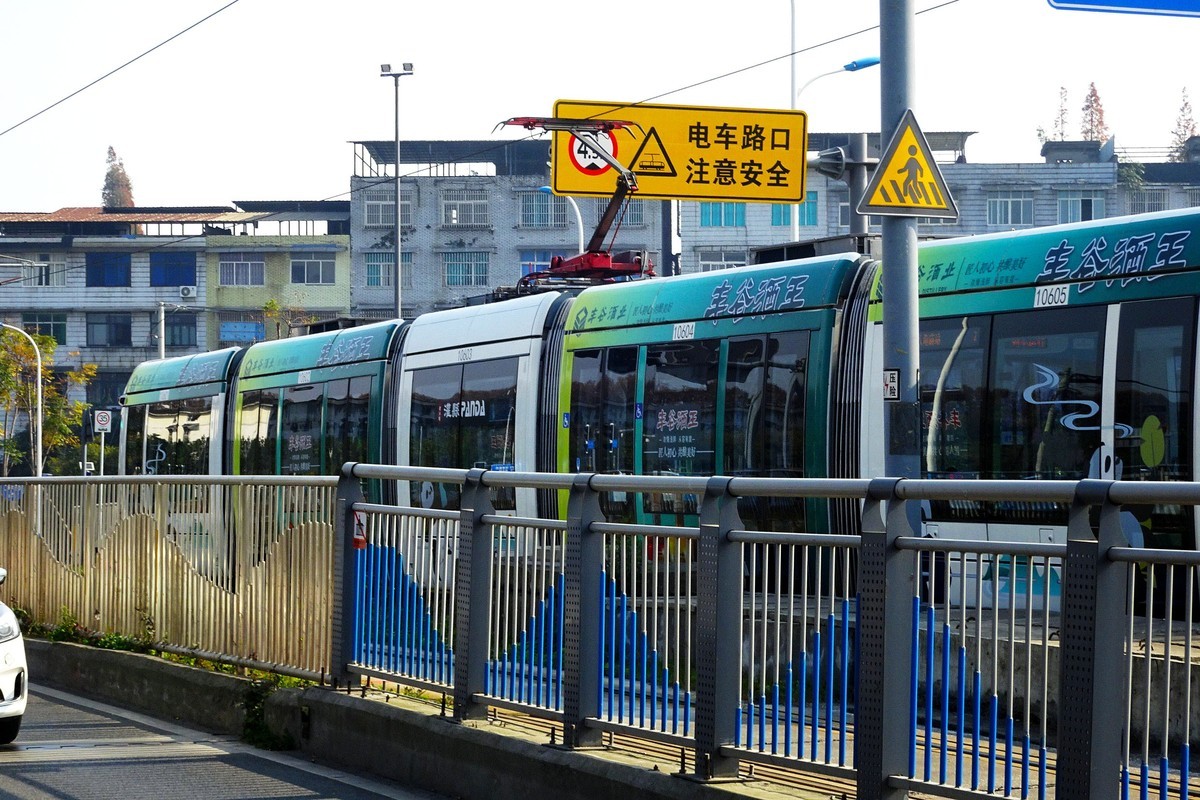 鲤鱼沱桥上的电车