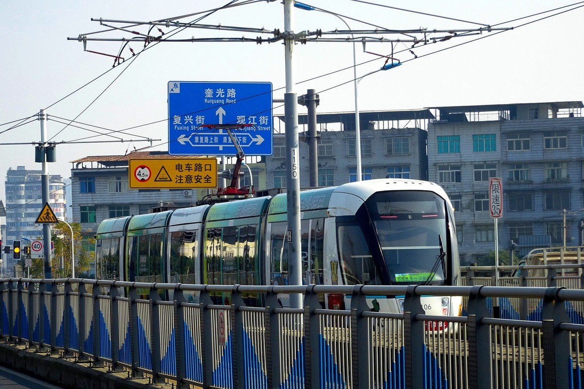 鲤鱼沱桥上的电车