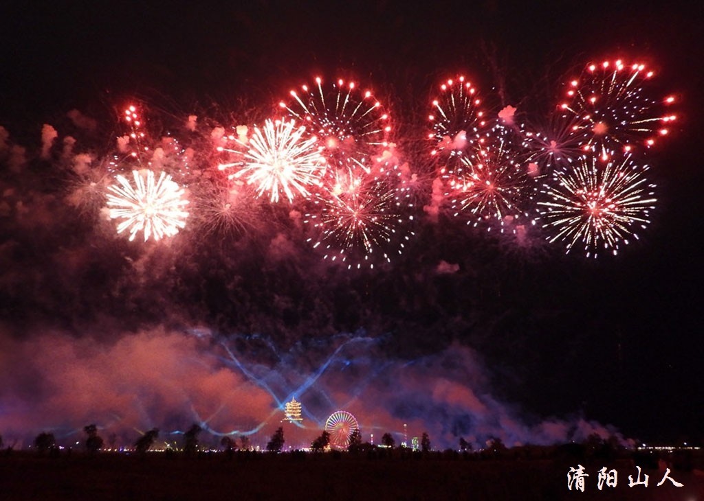 宝清县夜景{东湖烟花}清阳山人
