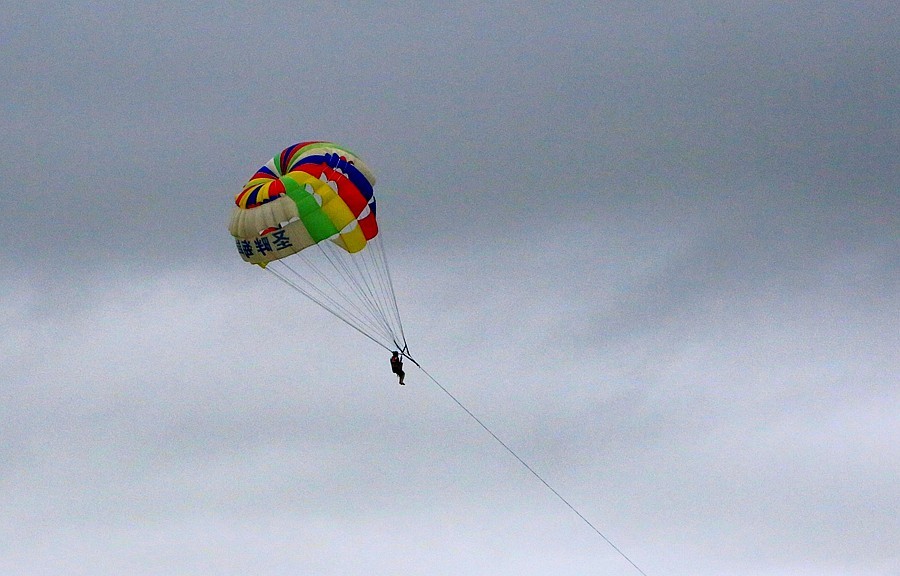《不老松：纪实摄影》【大美河山系列报導】三游东戴河！ (29)阴云密布挡不住香水湾浴