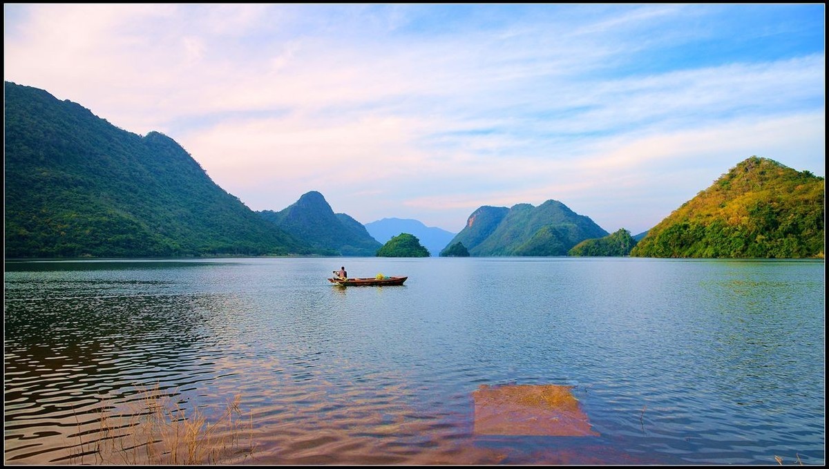 海南东方大广坝水库风光