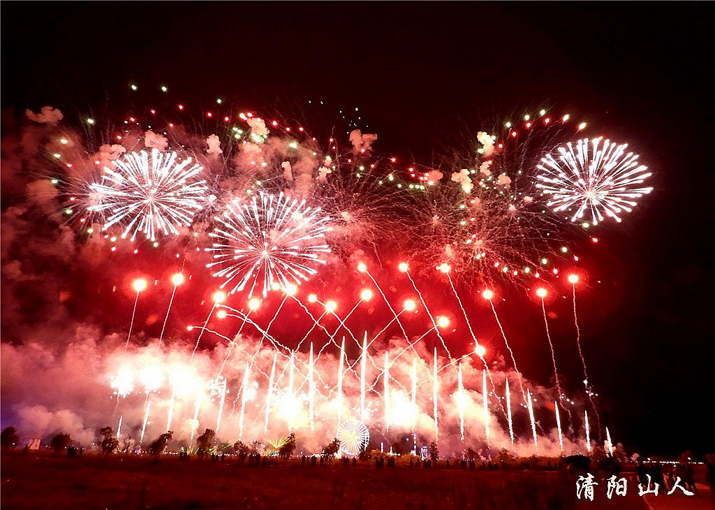 宝清县夜景{东湖烟花}清阳山人