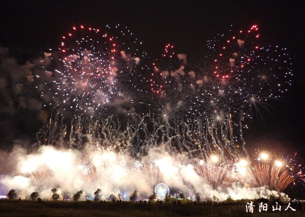 宝清县夜景{东湖烟花}清阳山人