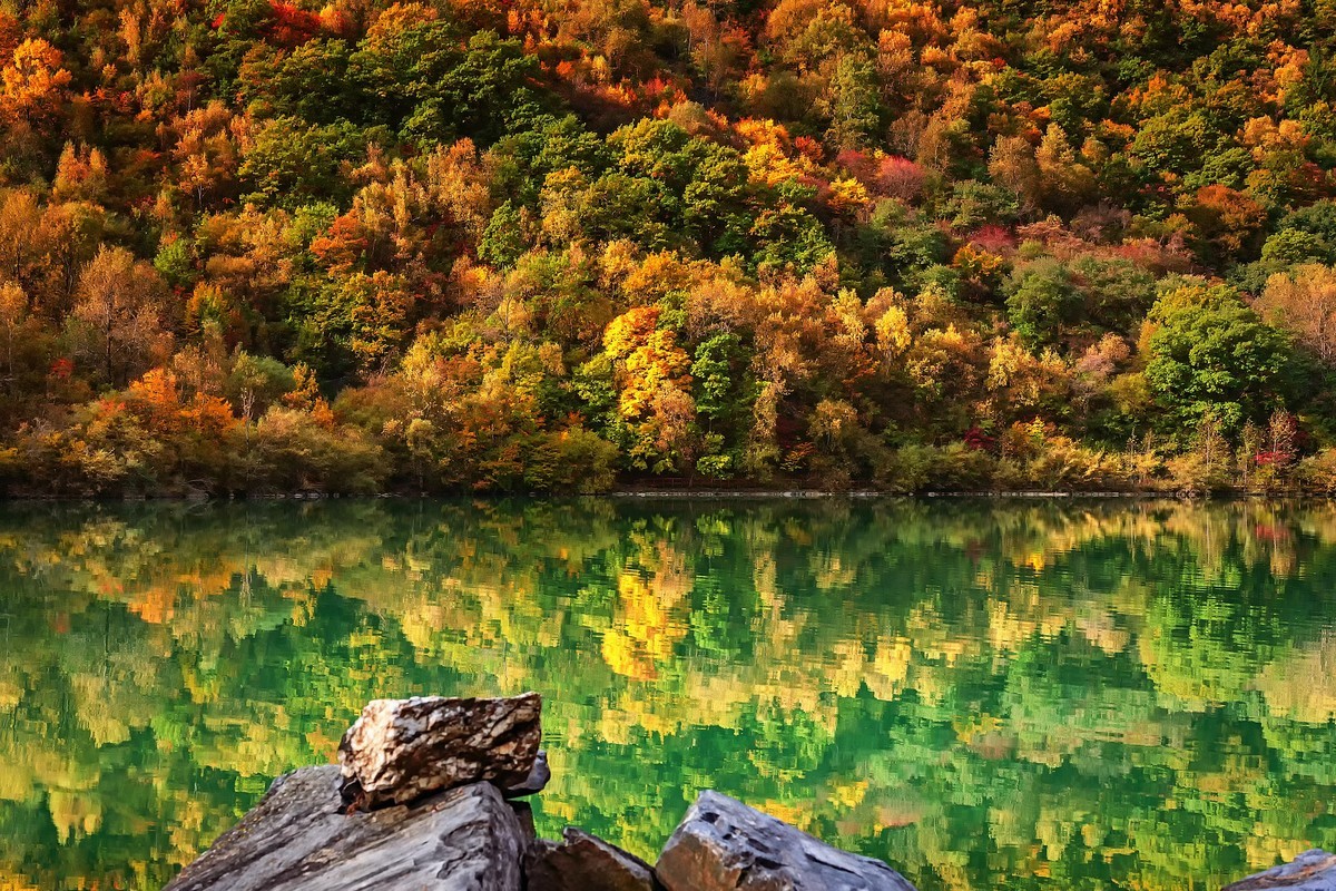 川西茂县：层林尽染松坪沟之上白腊海