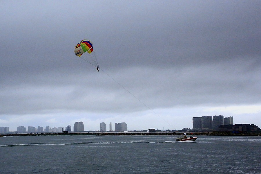 《不老松：纪实摄影》【大美河山系列报導】三游东戴河！ (29)阴云密布挡不住香水湾浴