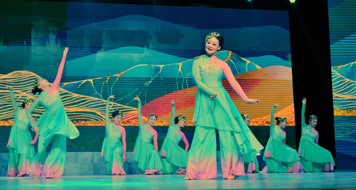 湖北省老年大学舞蹈团部分精彩演出