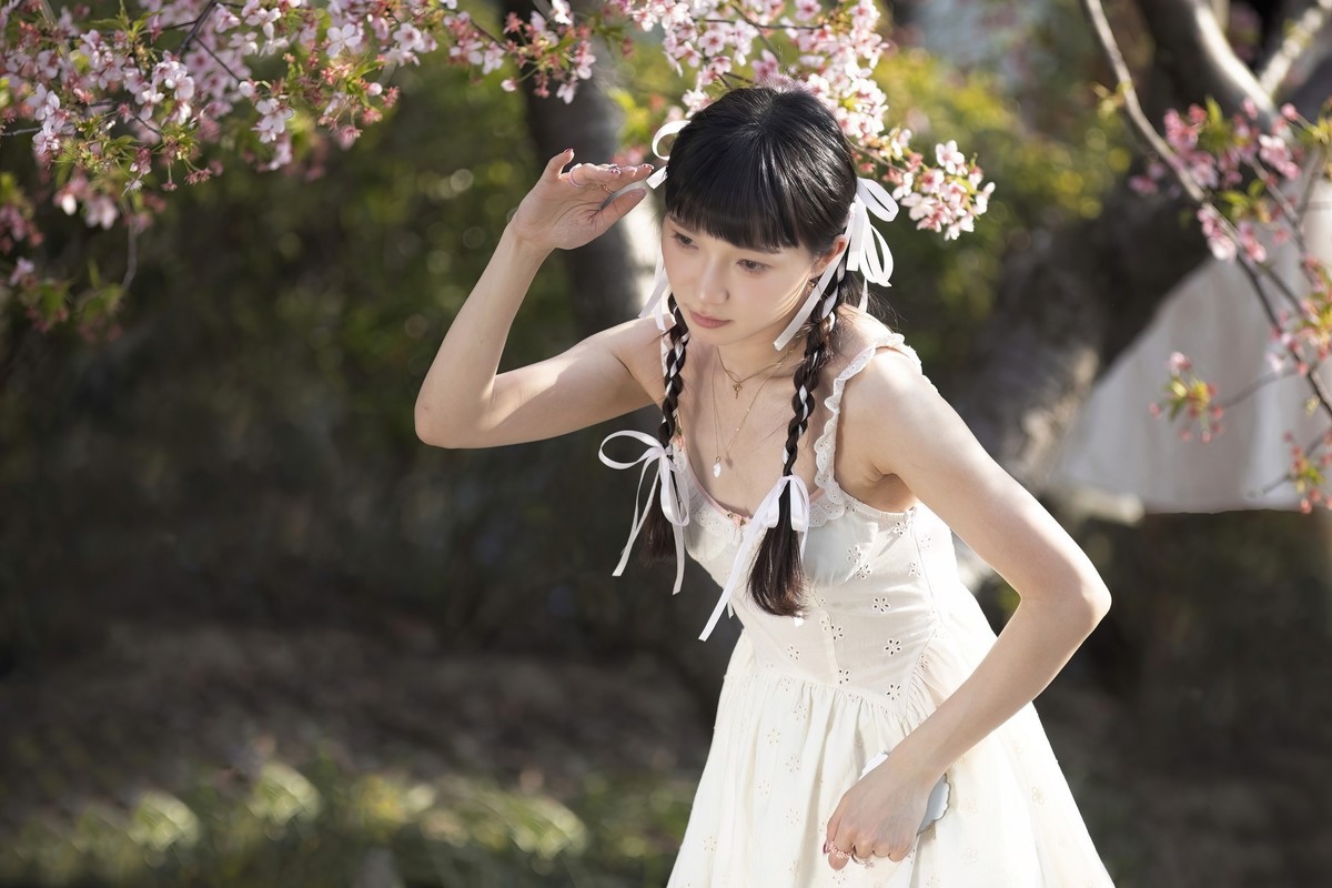 白吊带裙mm（试用 Topaz Photo AI）樱花树旁留个影系列03