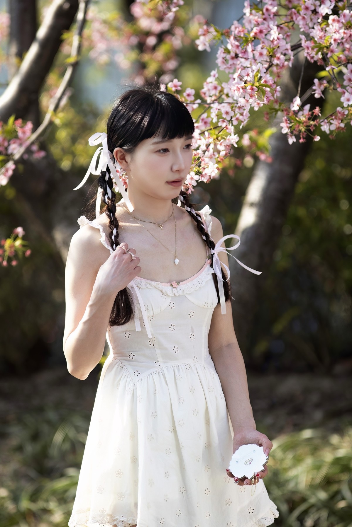 白吊带裙mm（试用 Topaz Photo AI）樱花树旁留个影系列03