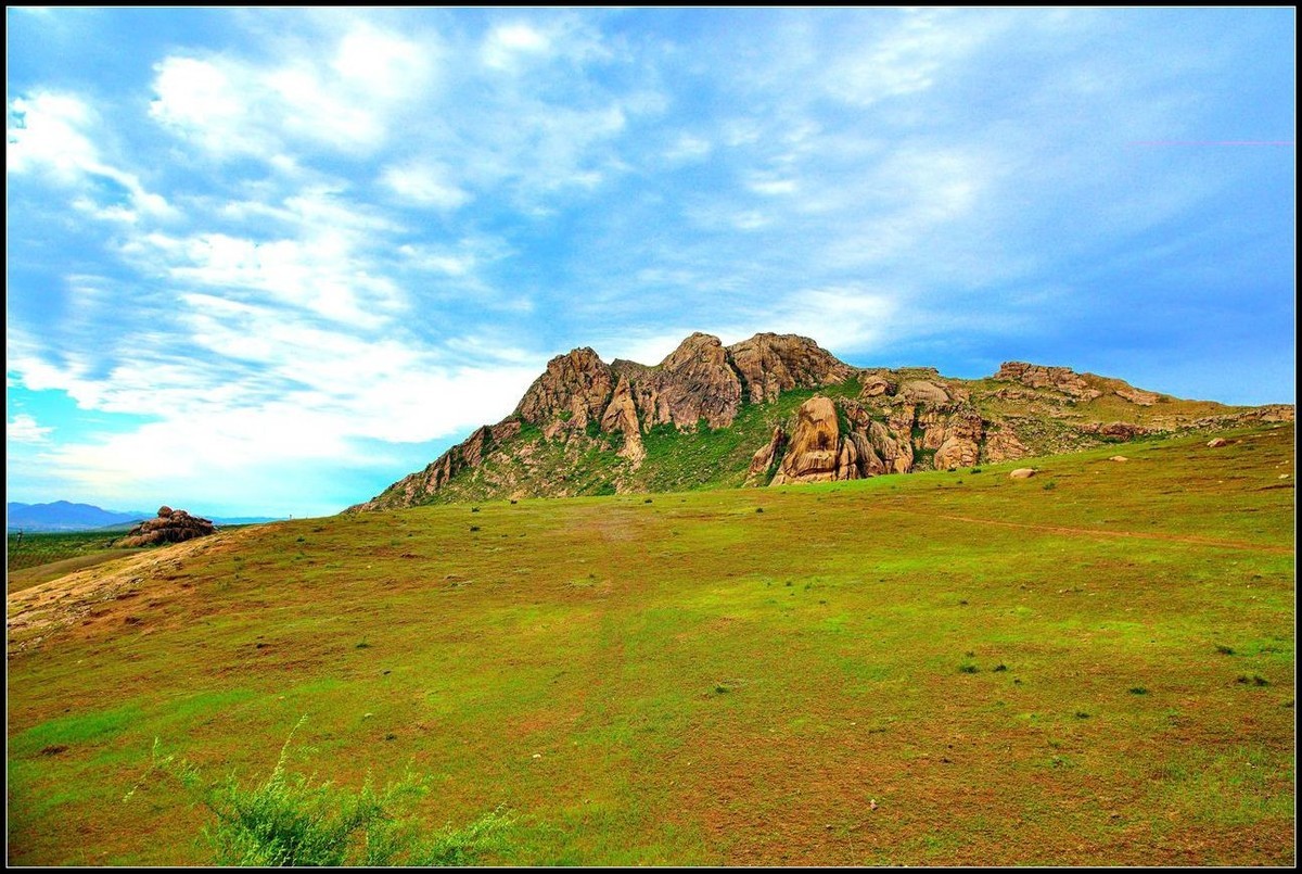 内蒙古巴林左旗的小风景区和阿尔山的玫瑰峰