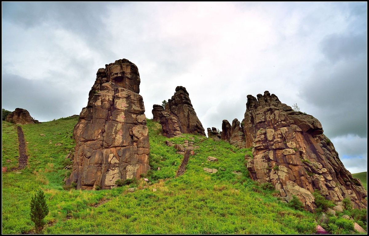 内蒙古巴林左旗的小风景区和阿尔山的玫瑰峰