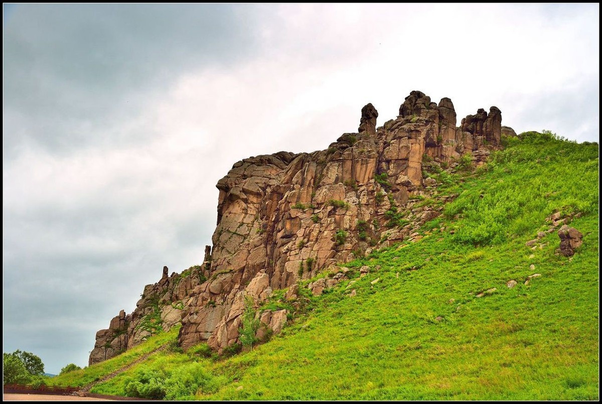 内蒙古巴林左旗的小风景区和阿尔山的玫瑰峰