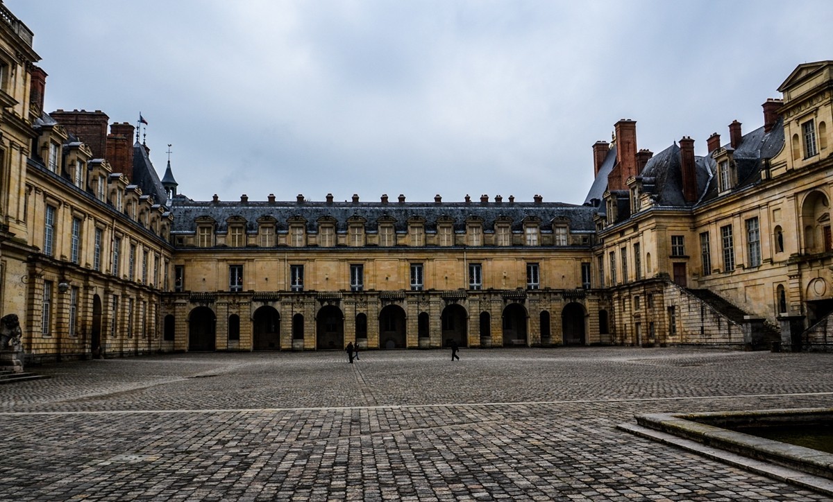 “枫丹白露”（Fontainebleau）（巴黎）
