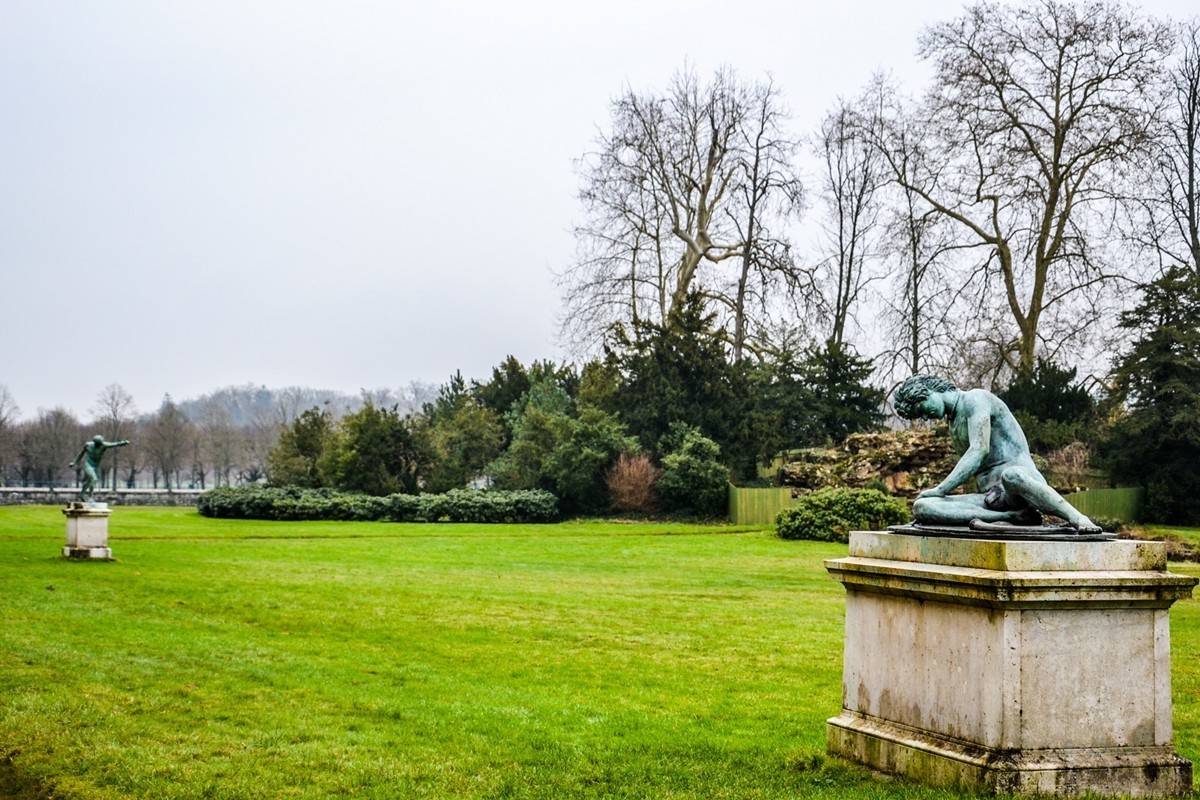 “枫丹白露”（Fontainebleau）（巴黎）