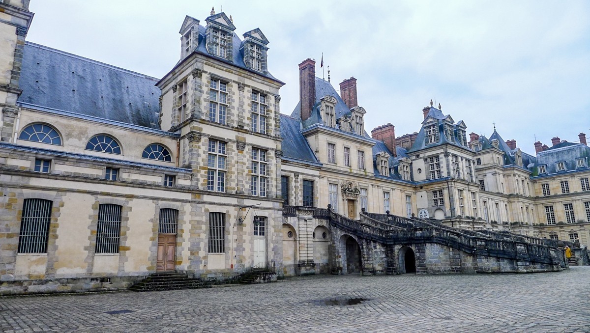 “枫丹白露”（Fontainebleau）（巴黎）