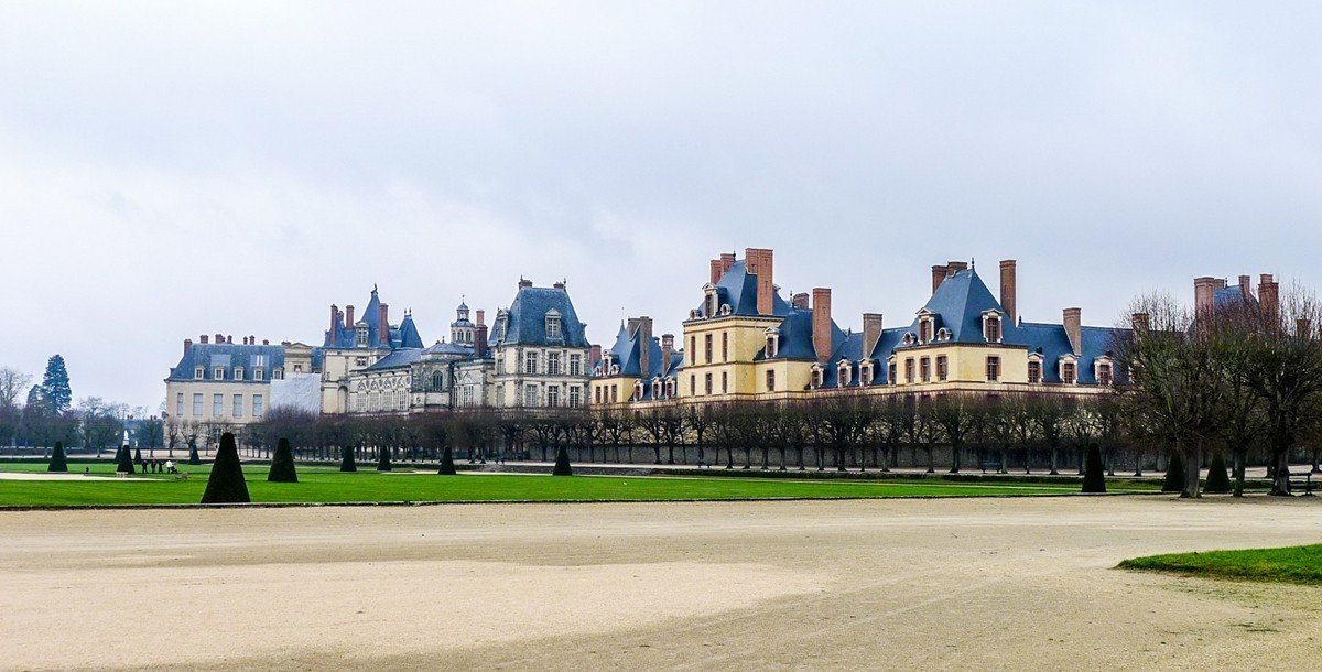 “枫丹白露”（Fontainebleau）（巴黎）