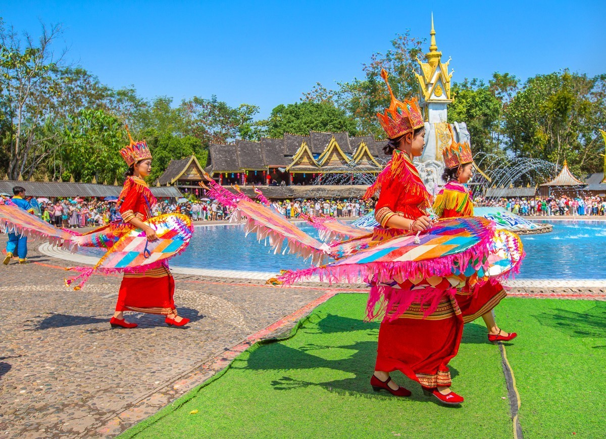 2024-04-19西双版纳傣族园泼水广场巡游