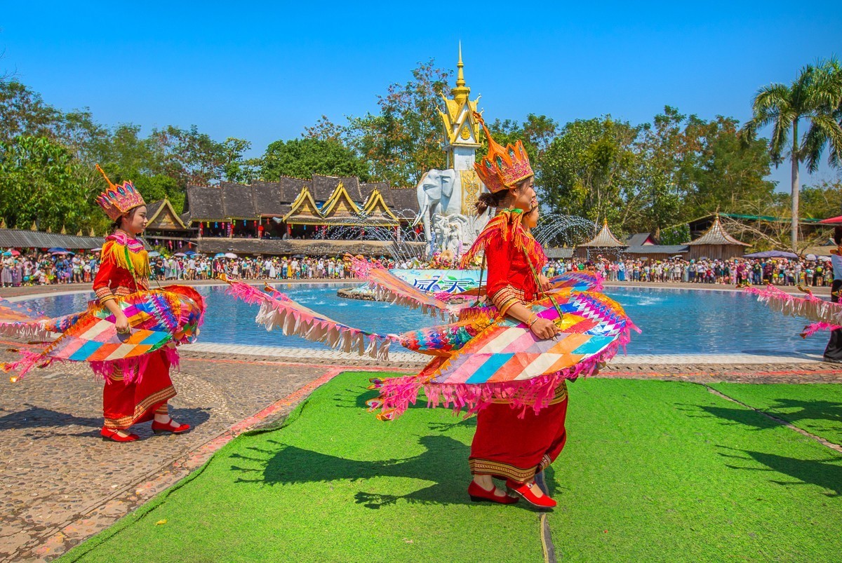 2024-04-19西双版纳傣族园泼水广场巡游