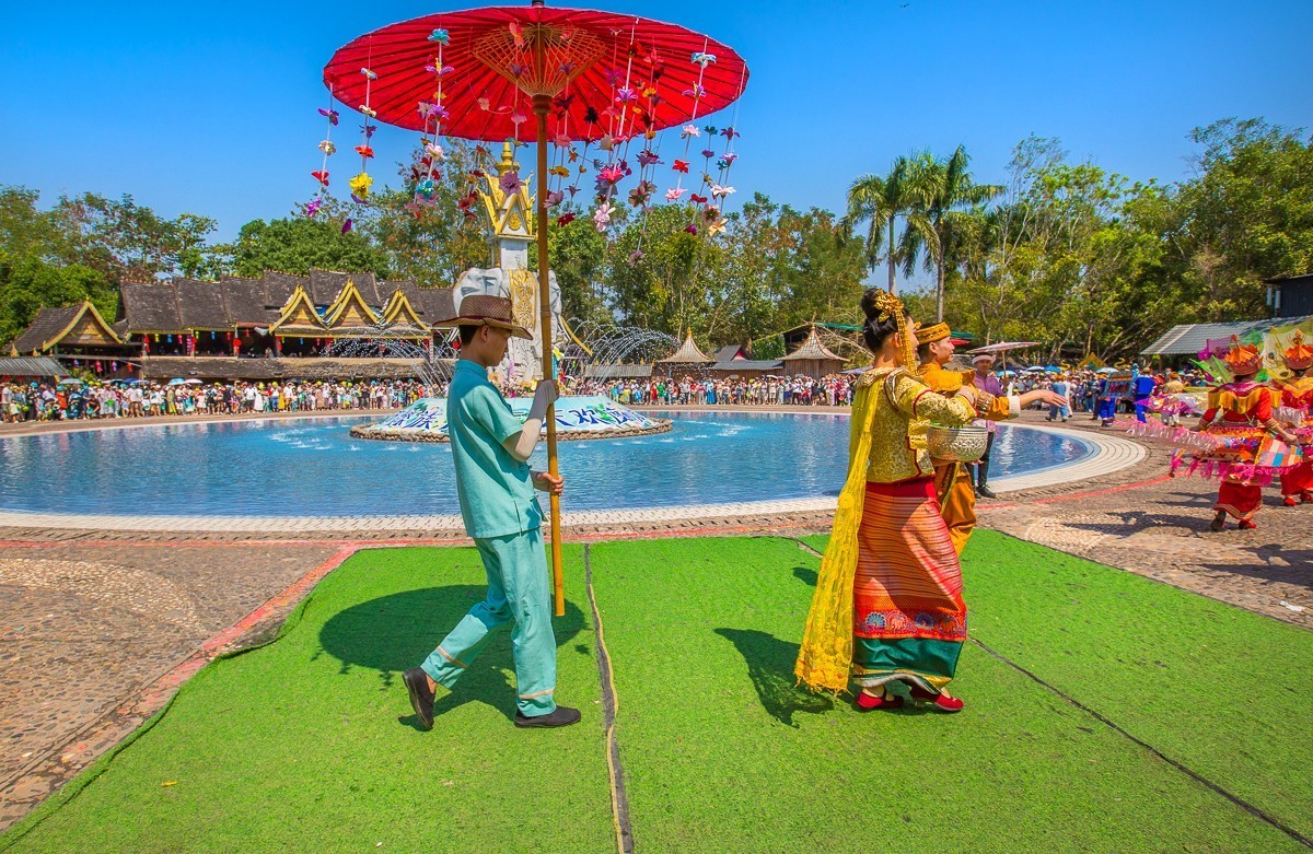 2024-04-19西双版纳傣族园泼水广场巡游