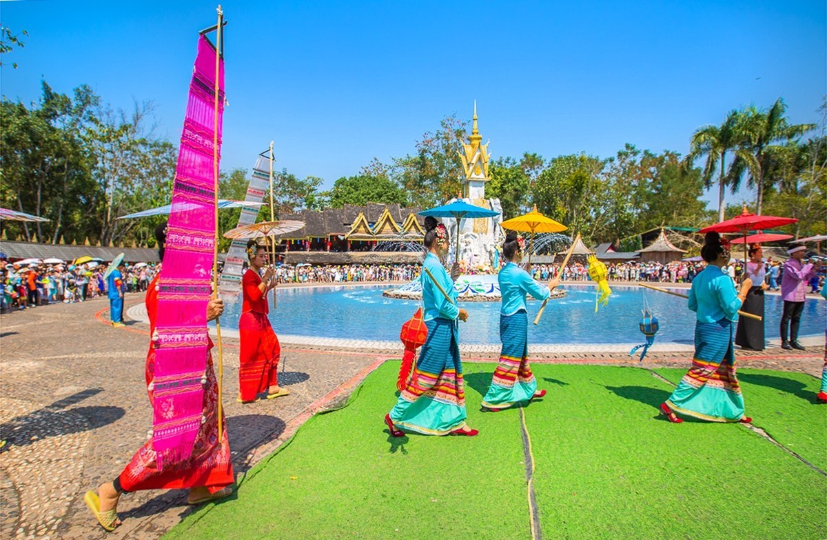 2024-04-19西双版纳傣族园泼水广场巡游