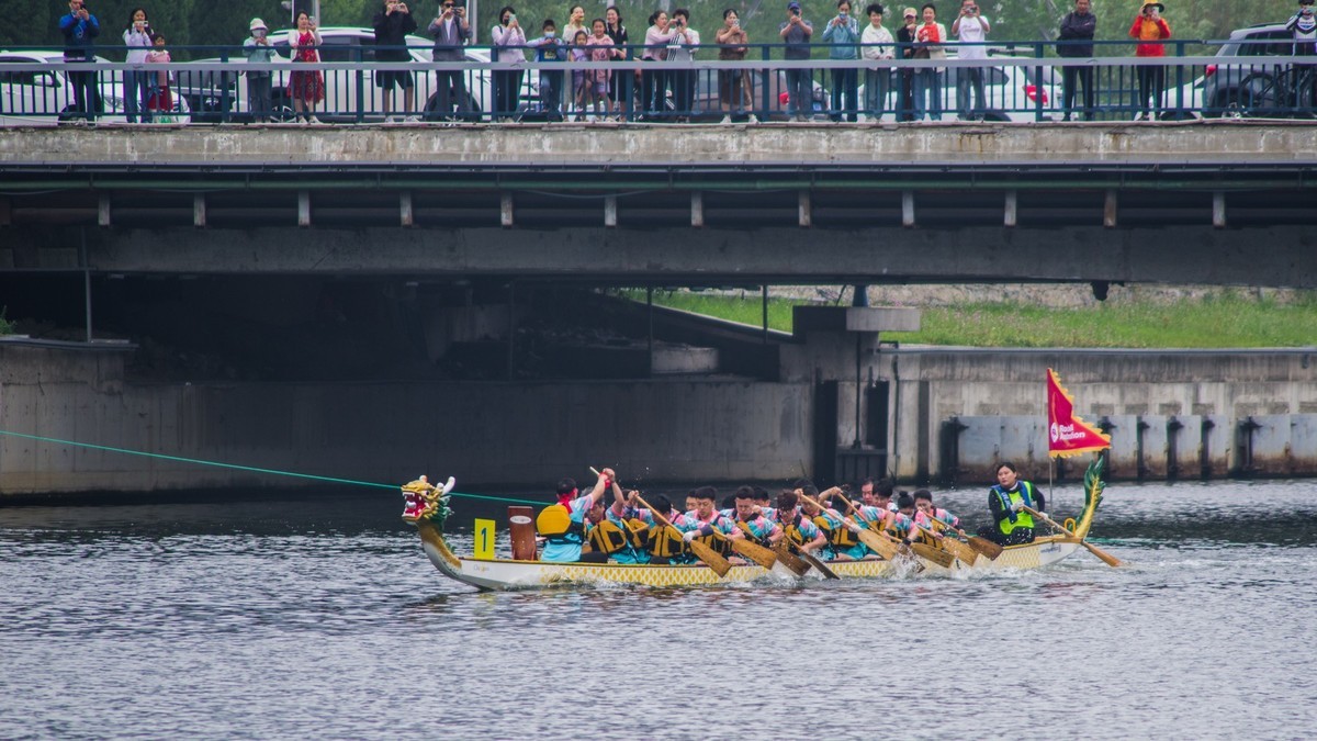端 午 节 龙 舟 竞 技 （一）