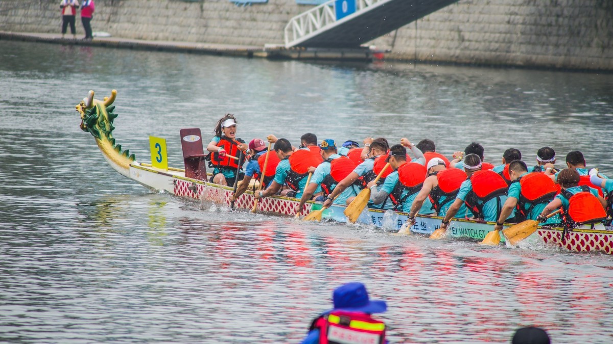 端 午 节 龙 舟 竞 技 （一）