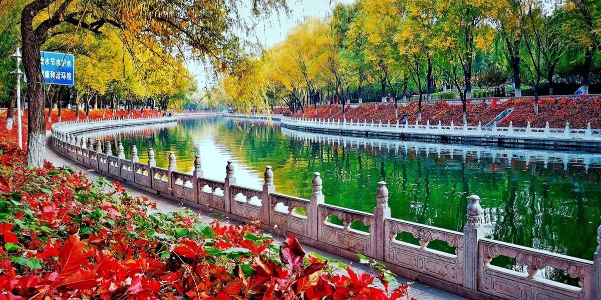 南长河指的是长河南段，北起昆明湖的绣绮闸，南至北护城河的三岔口，系古代通惠河漕运水源河道。全长10．8 