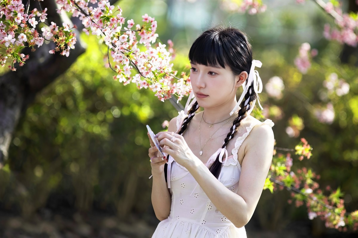 白吊带裙mm（试用 Topaz Photo AI）樱花树旁留个影系列03