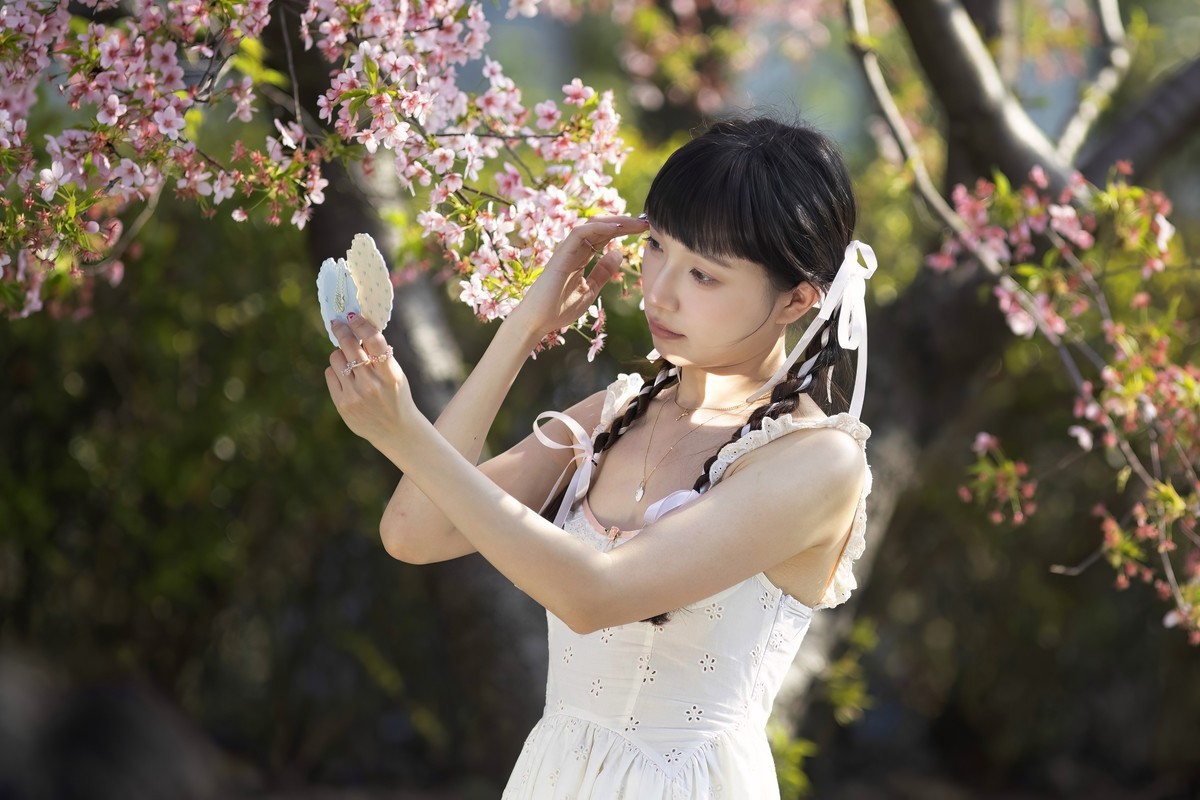 白吊带裙mm（试用 Topaz Photo AI）樱花树旁留个影系列03