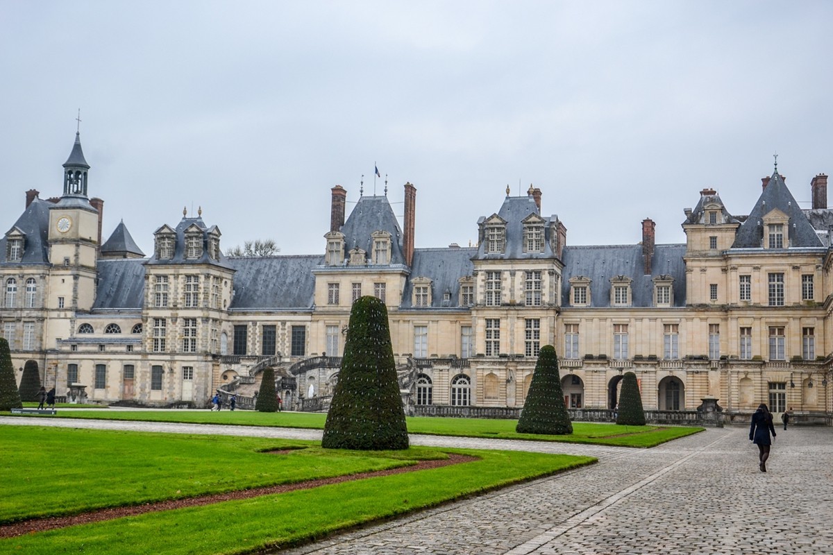 “枫丹白露”（Fontainebleau）（巴黎）