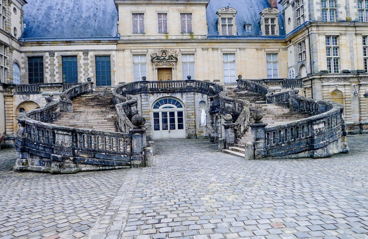 “枫丹白露”（Fontainebleau）（巴黎）