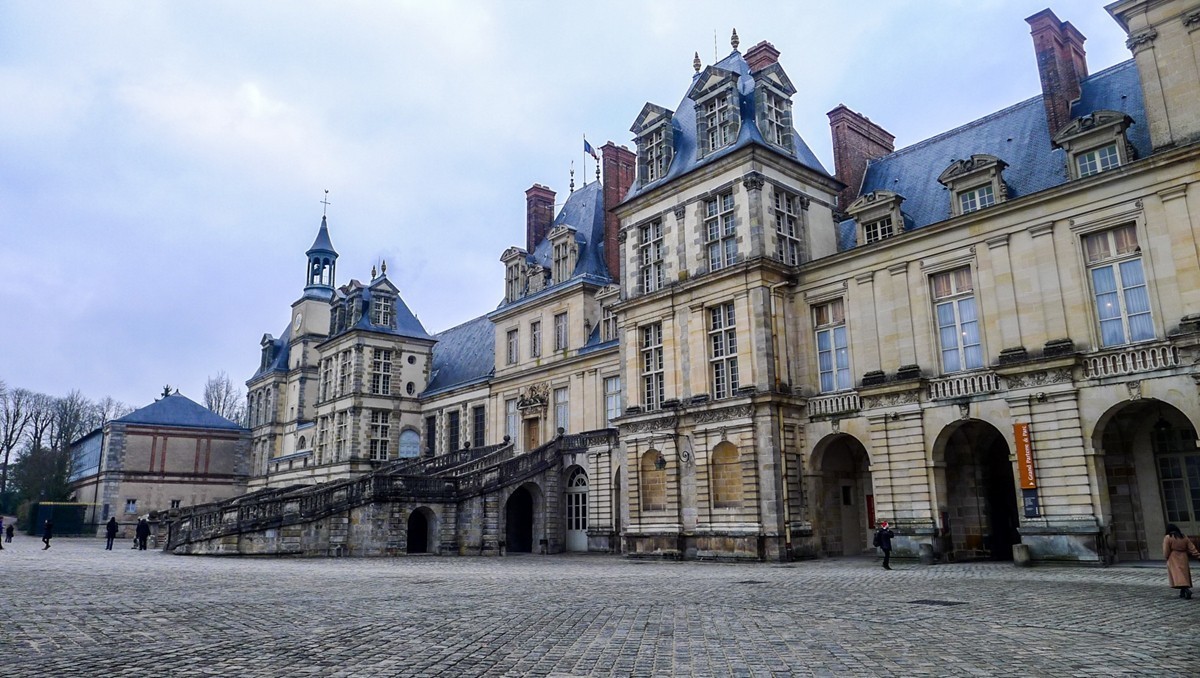 “枫丹白露”（Fontainebleau）（巴黎）