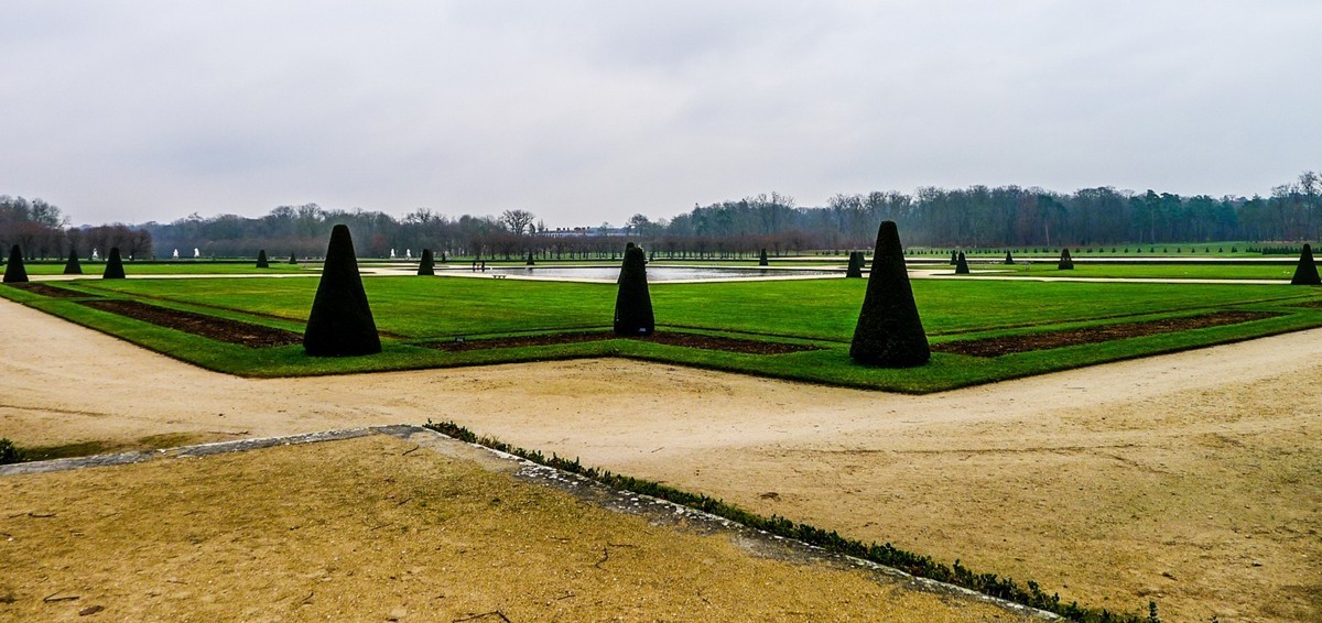 “枫丹白露”（Fontainebleau）（巴黎）