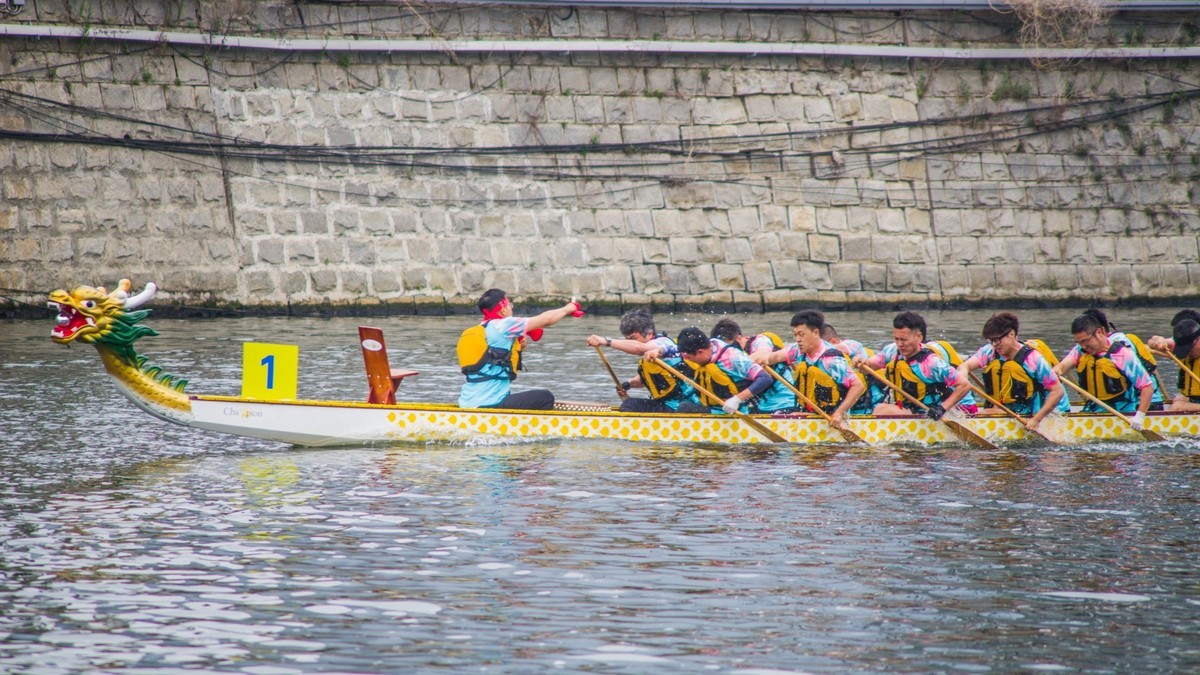 端 午 节 龙 舟 竞 技 （一）