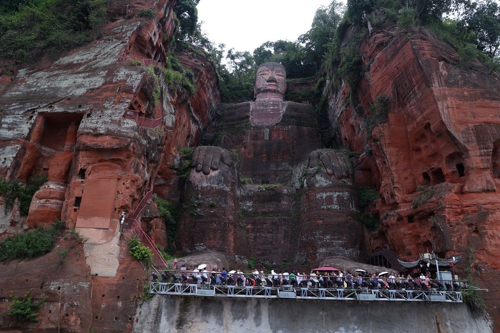 水上看乐山大佛