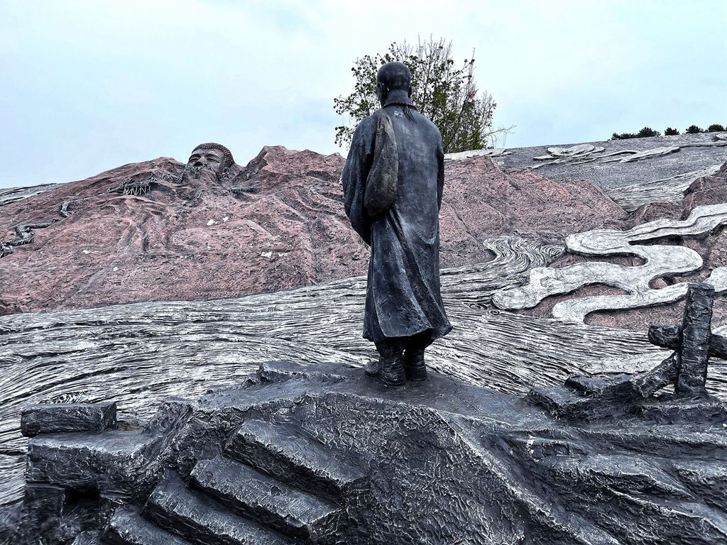 水上看乐山大佛