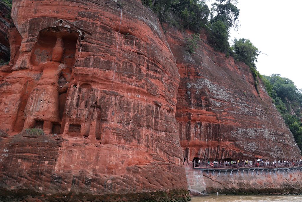 水上看乐山大佛