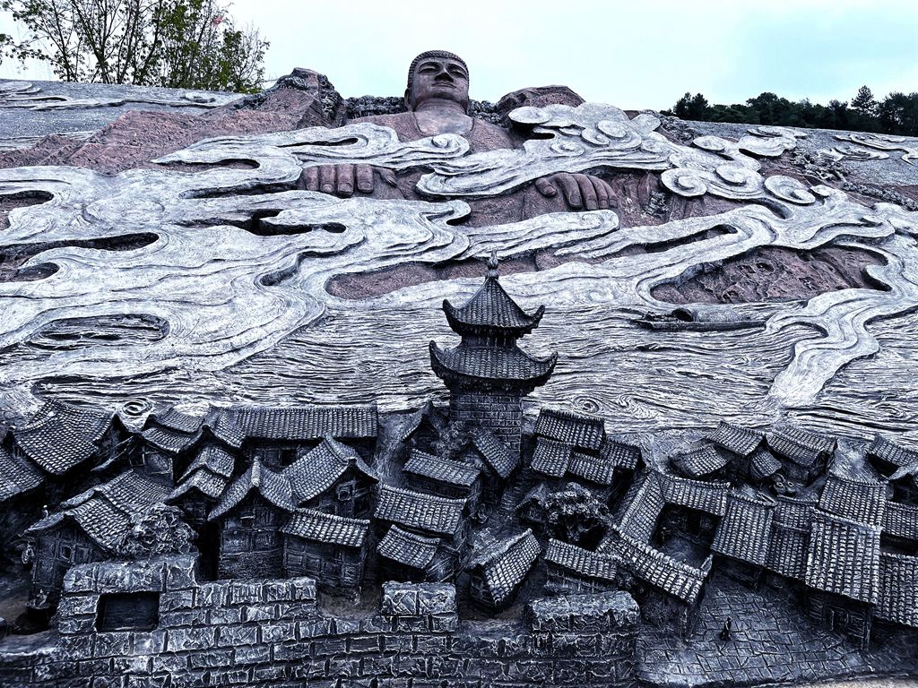 水上看乐山大佛