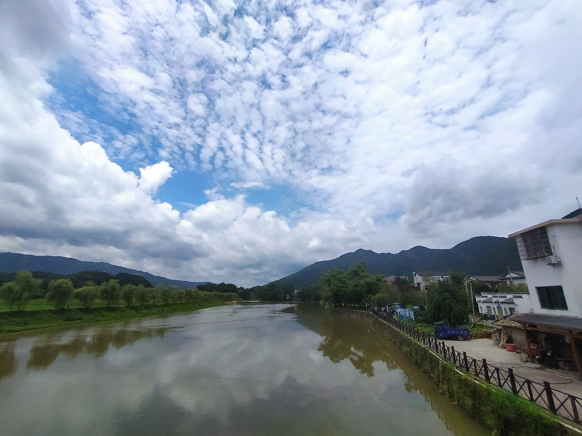 漫步星城 走街串巷（287）寻觅空中玻璃